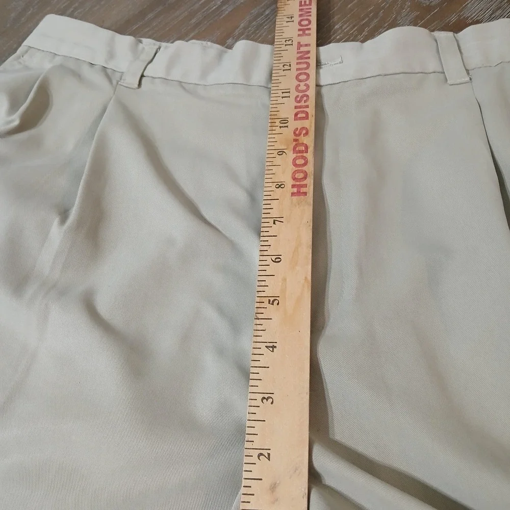 Izod Golf Shorts Men Beige Pleated Front Polyester